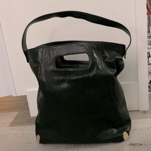 VINCE Camuto faux snakeskin leather bag goldtone accent slip/zip pockets black